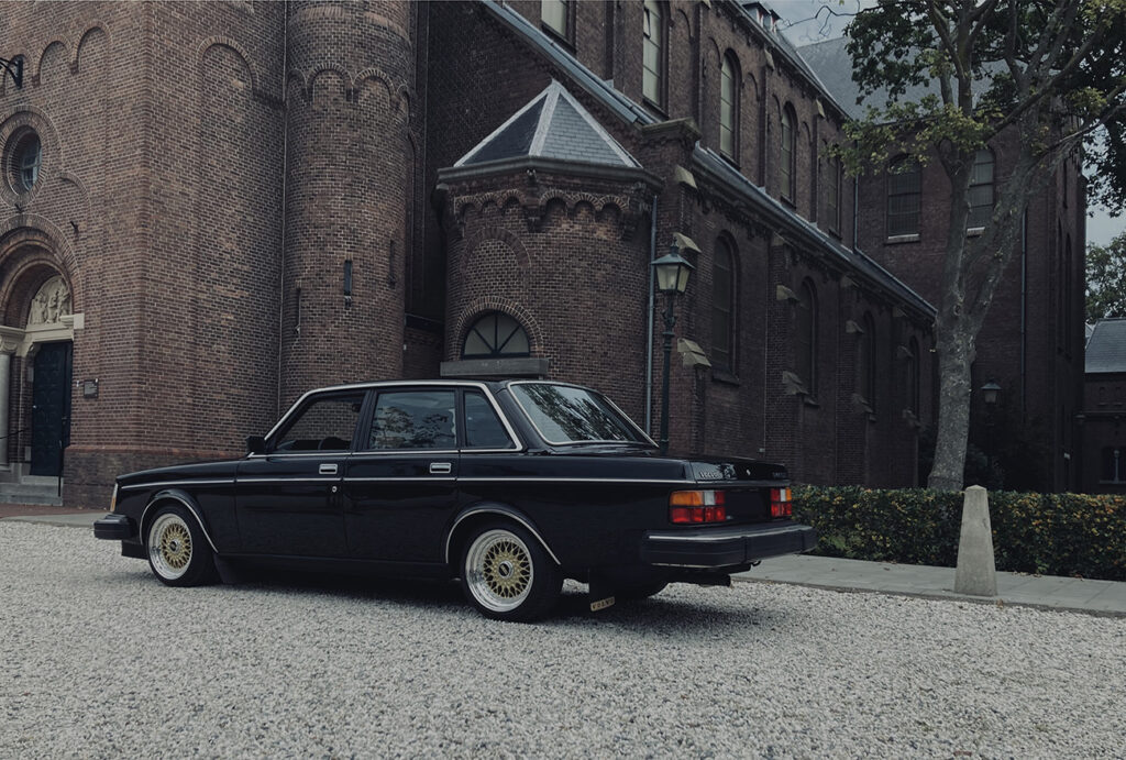 Volvo 240 on BBS RS wheels, 16 inch