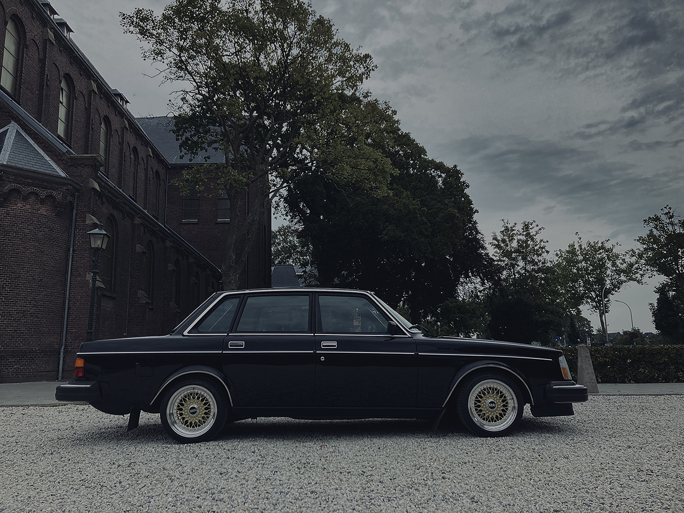 Volvo 244 / 240 sedan with gold BBS RS 112 wheels. Front 7.5J Rear 8.5J wide